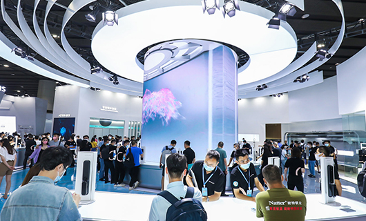 建博会首日Ibevictor伟德3D全息科技展馆惊艳亮相，智简生活，即刻体验！